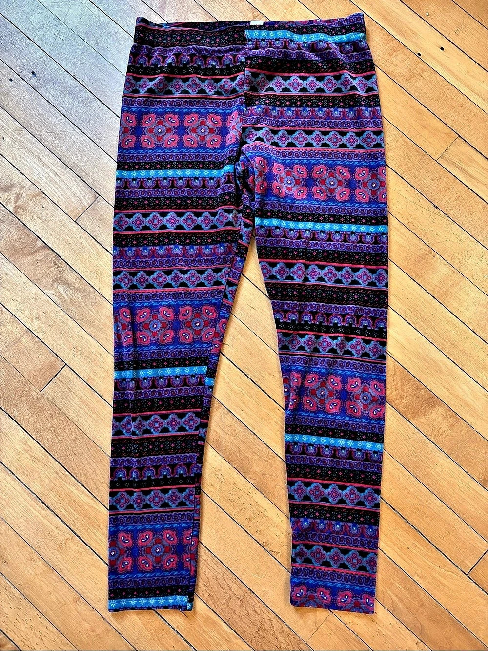 No Boundaries Geometric Print Leggings in Purple & Blue Size Large